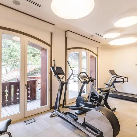 Spacieux Au Pied Des Pistes Avec Spa, Parking Et Cheminee - Fr-1-565-8 * Les Allues